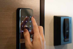 Installer une alarme sans fil garantie NFA2P dans un entrepôt